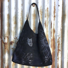 Load image into Gallery viewer, Purse - laser engraved
