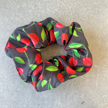 Load image into Gallery viewer, Scrunchie- Cherry