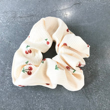 Load image into Gallery viewer, Scrunchie- Small Cherries