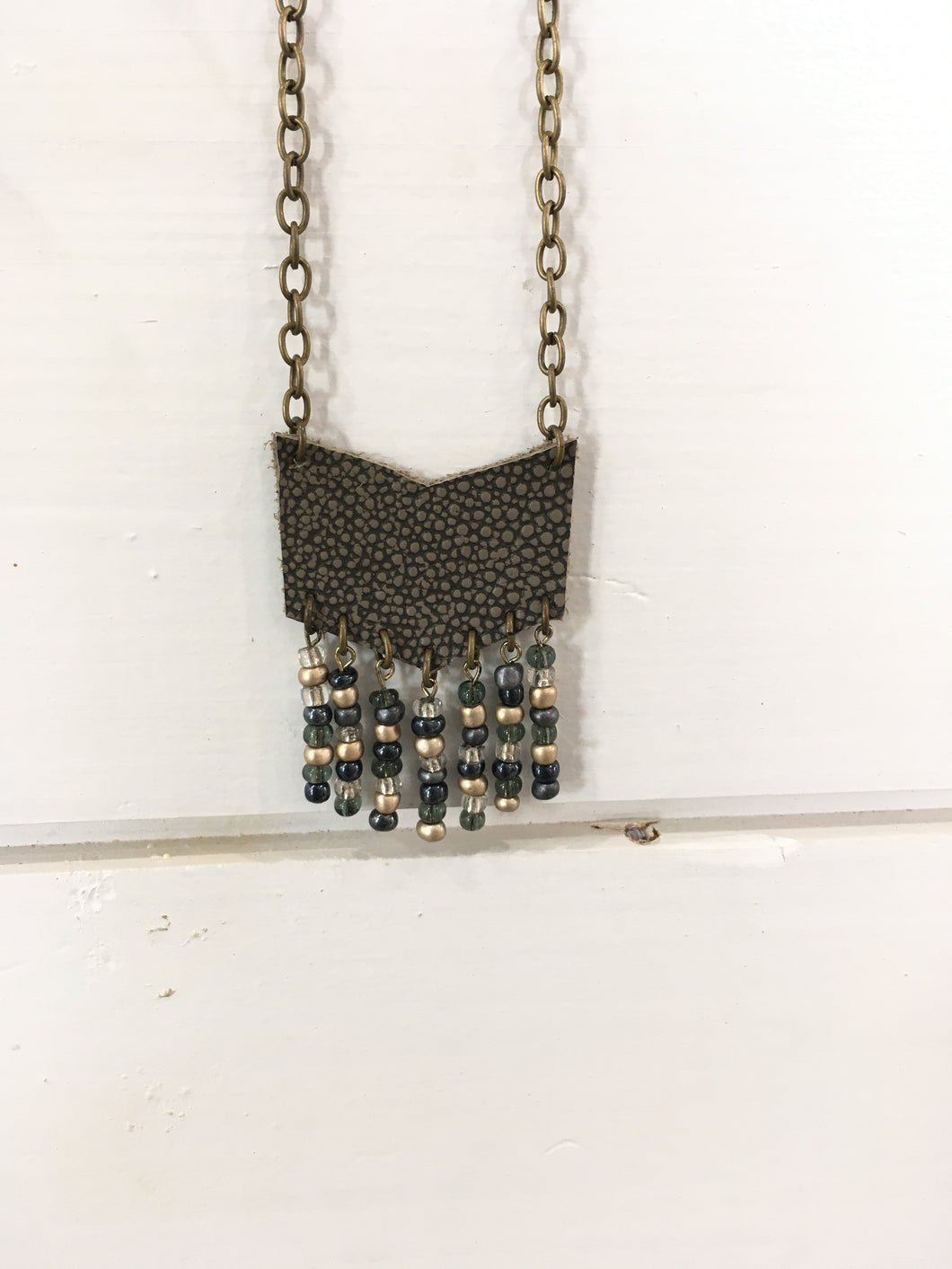 Necklace Antique gold with leather