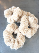 Load image into Gallery viewer, Scrunchie- Sherpa