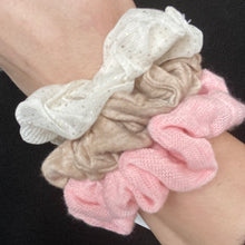 Load image into Gallery viewer, Scrunchie - Pink Knit