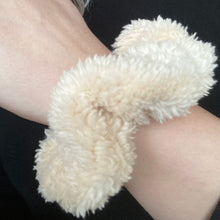Load image into Gallery viewer, Scrunchie- Sherpa